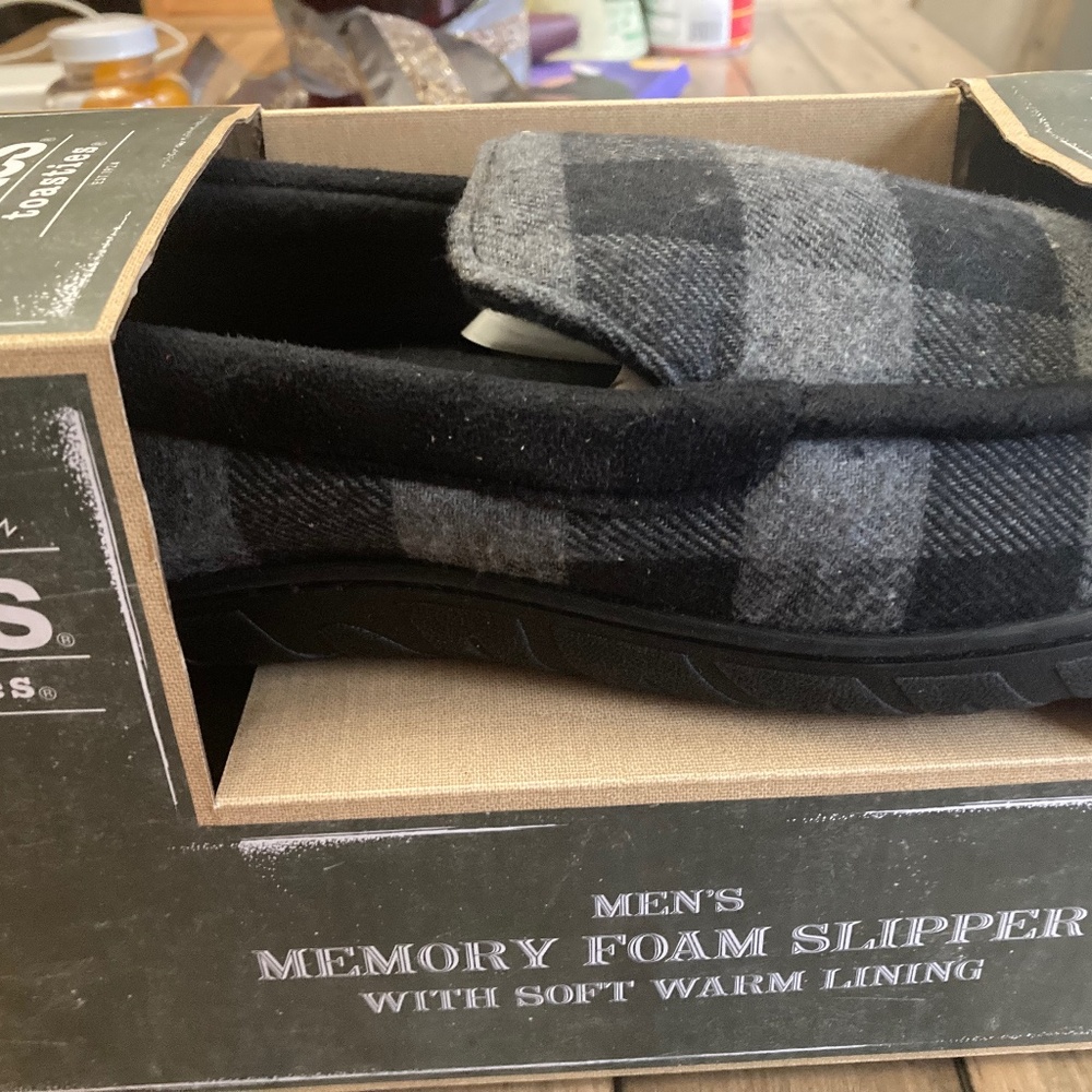 Totes Slippers NEW - Picture 2 of 5